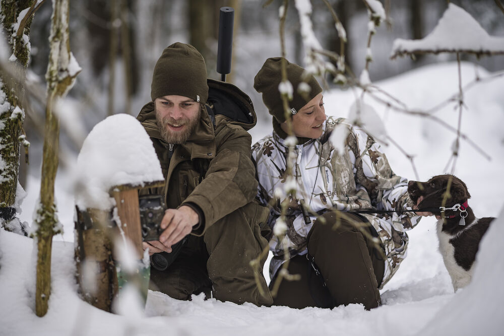 CZAPKA DEERHUNTER CUMBERLAND KNITTED 6748 - Pomarańczowy - Ubrana podczas zimowej pory