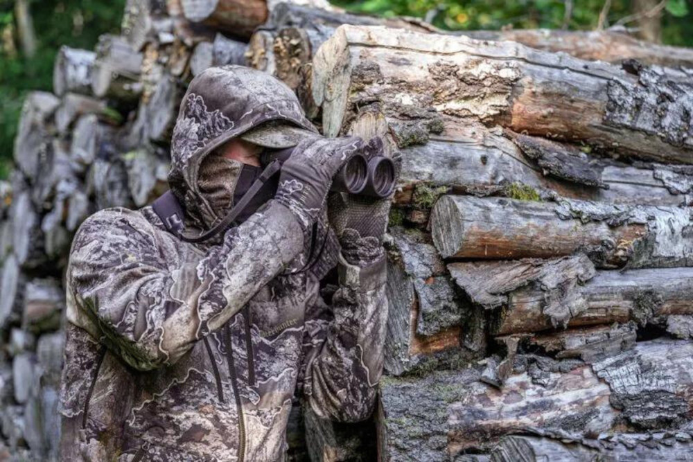 KURTKA DEERHUNTER EXCAPE SOFTSHELL 5643 - Realtree Excape - Podczas obserwacji przez lornetkę