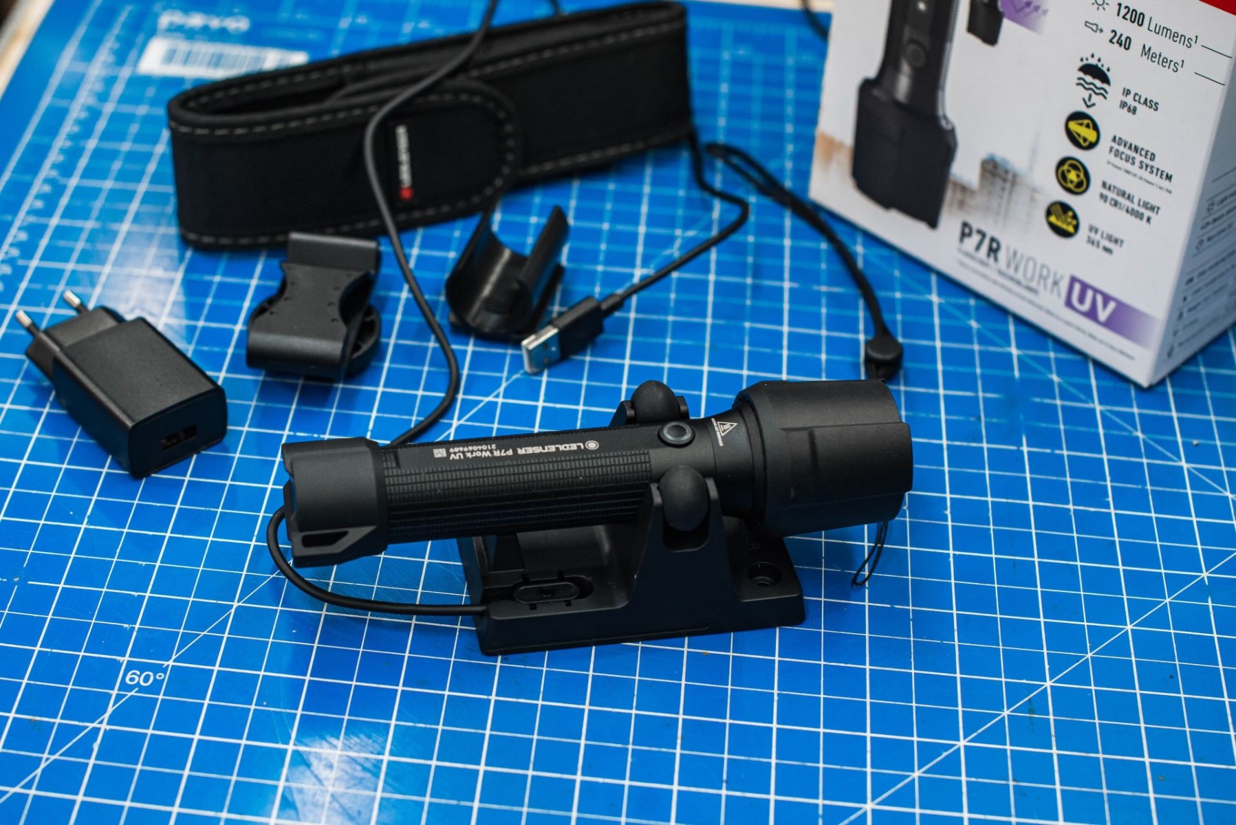 ZESTAW LEDLENSER P7R WORK UV 