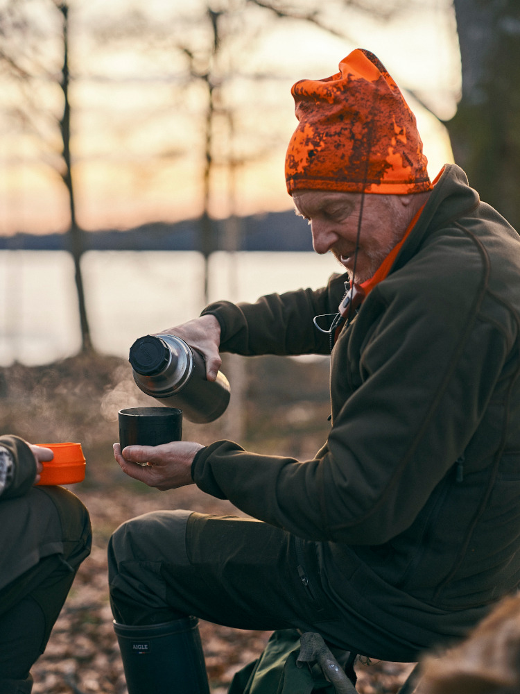 CZAPKA PINEWOOD® CAMOU BEANIE 1132 - Strata Blaze - Nalewanie z termosa